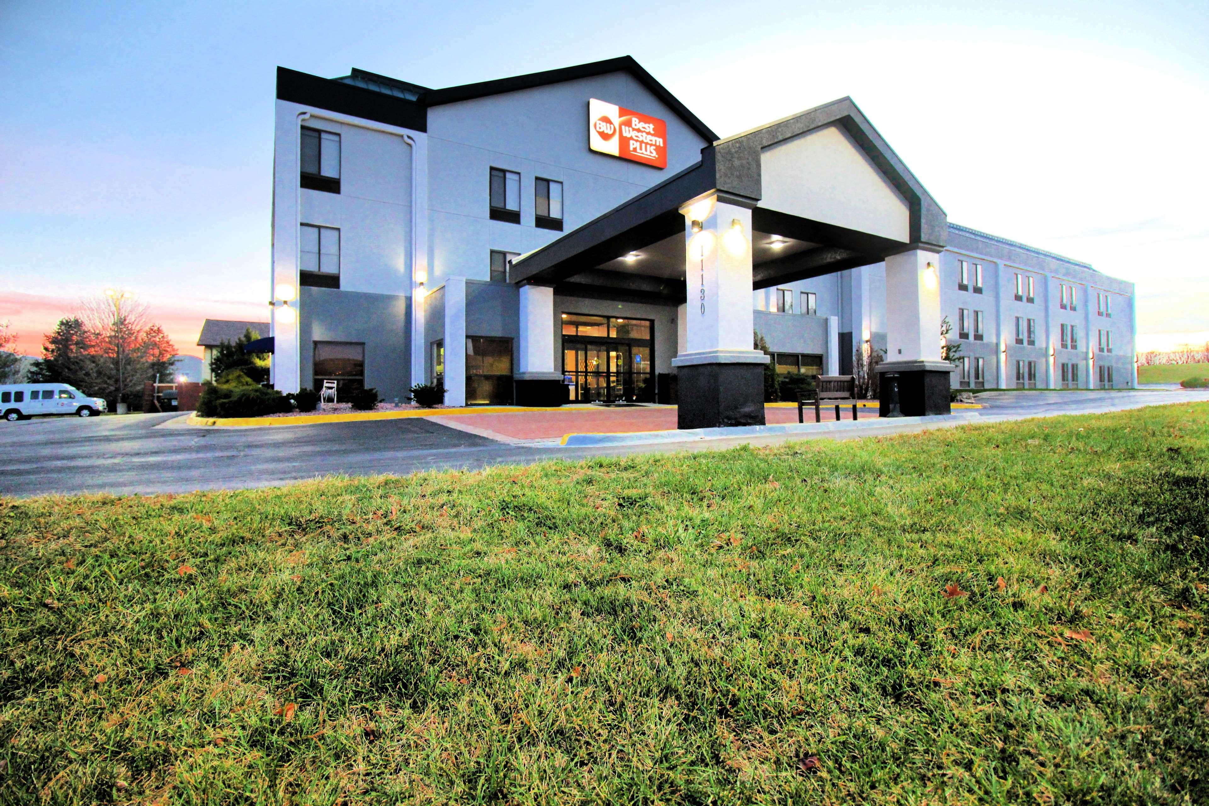 Best Western Plus Kansas City Airport - Kci East Hotel Exterior photo